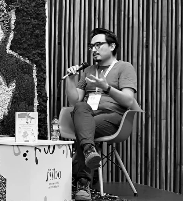 Cristian Triana Doza en el lanzamiento de su novela en la Feria Internacional del Libro de Bogotá 2025